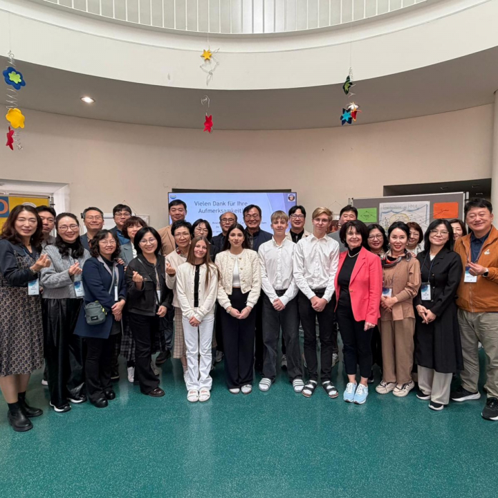 Besuch einer südkoreanischen Delegation an der Modularen Mittelstufe Aspern